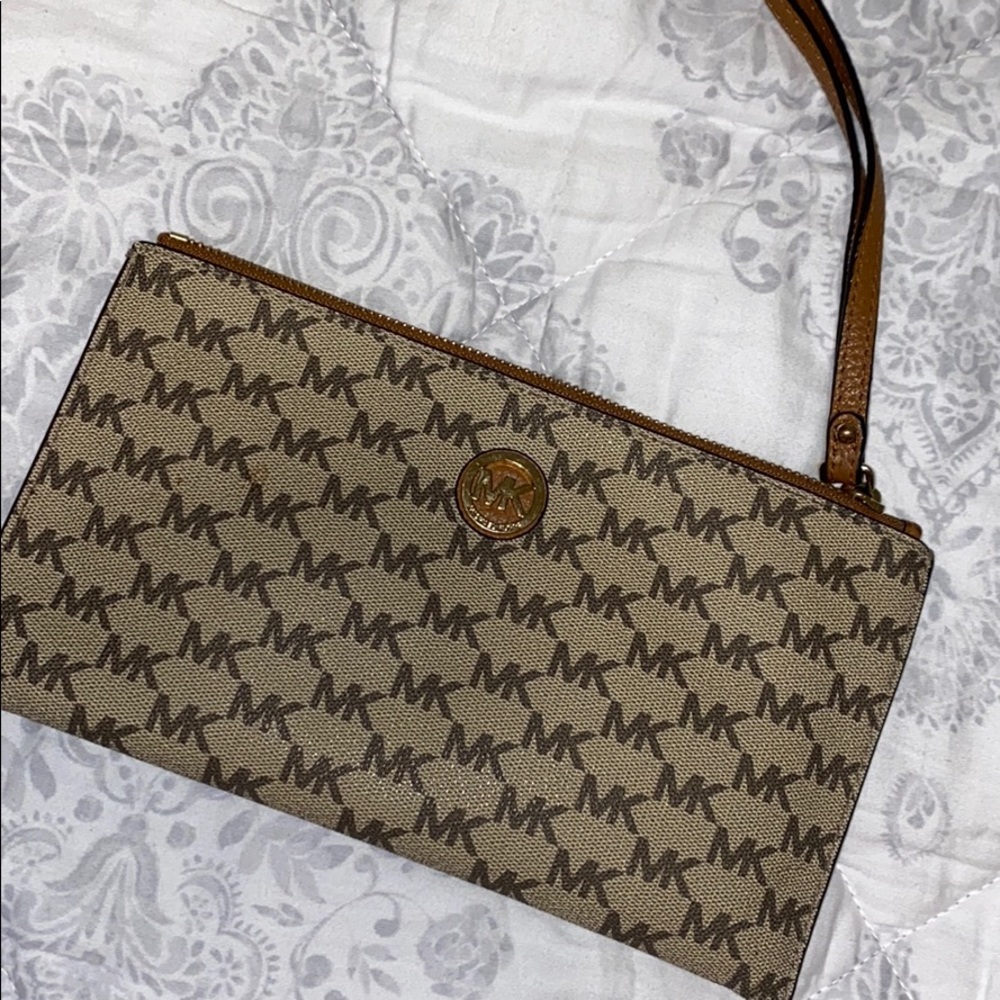 Michael Kors wristlet